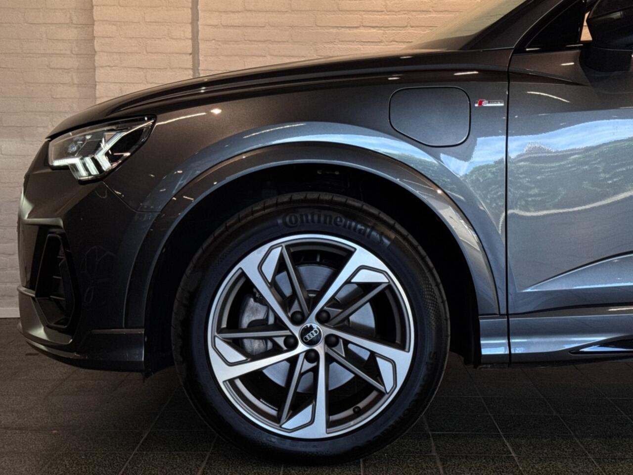 Audi Q3 45 TFSIe S-Line Black Edition Stoelv Sonos Sfeerv 19''