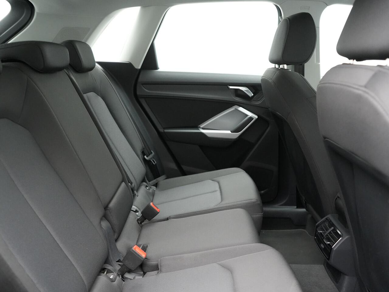 Audi Q3 45 TFSI e S Line Plug In Hybrid 245pk PHEV | Apple Carplay | Navigatie | Blis | Cruise Control | Virtual Cockpit | DAB | L.M"18 |