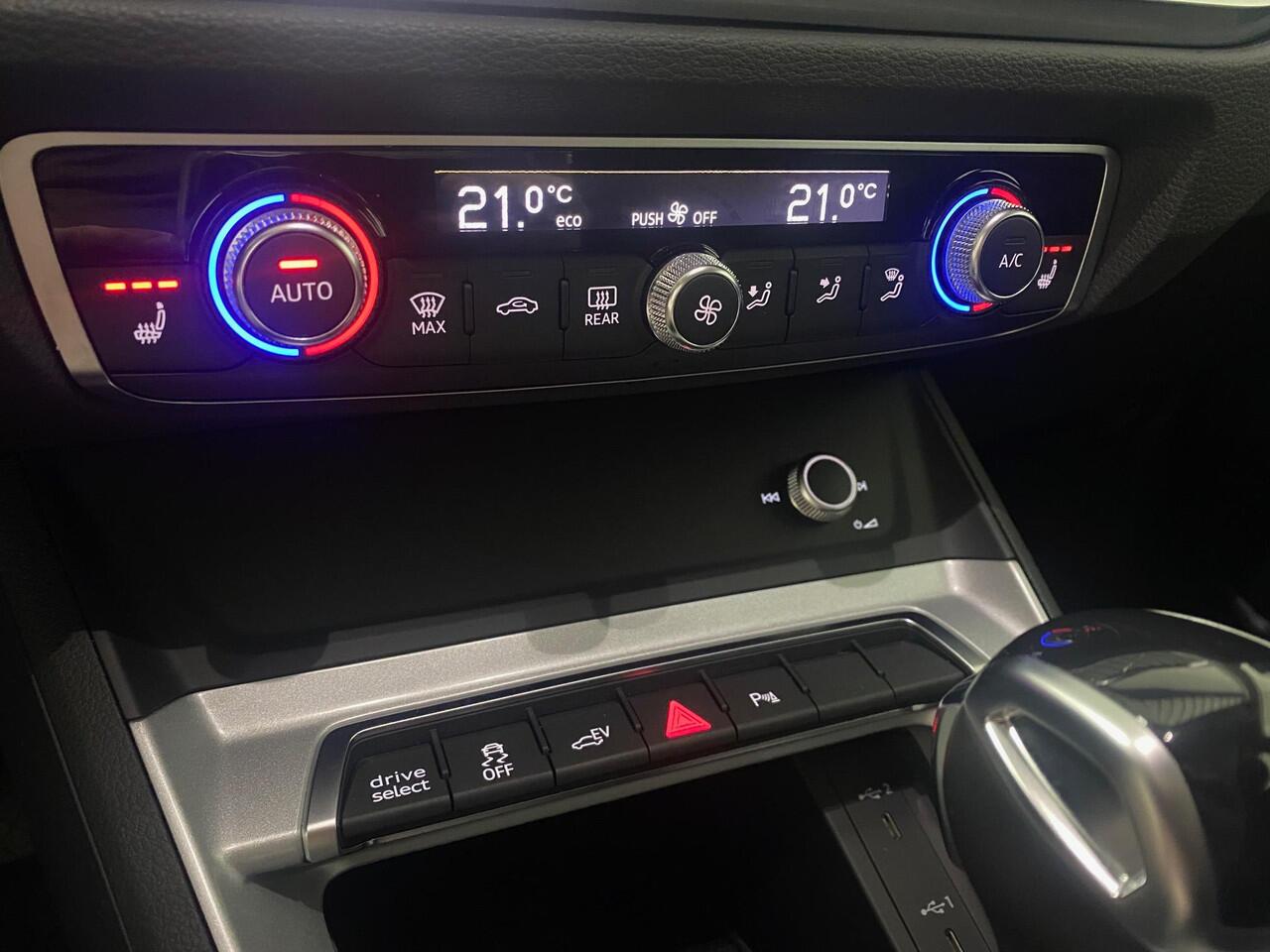 Audi Q3 45 TFSI e Advanced edition Led Koplampen 18 Inch Virtual Cockpit Apple Carplay Navi ACC Trekhaak Doehoek Elektrische Achterklep