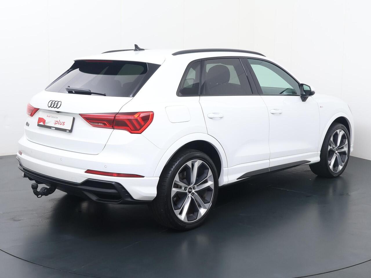 Audi Q3 45 TFSI e S edition | 245 PK | Soh 97% | Stoelverwarming | Trekhaak | Achteruitrij camera |