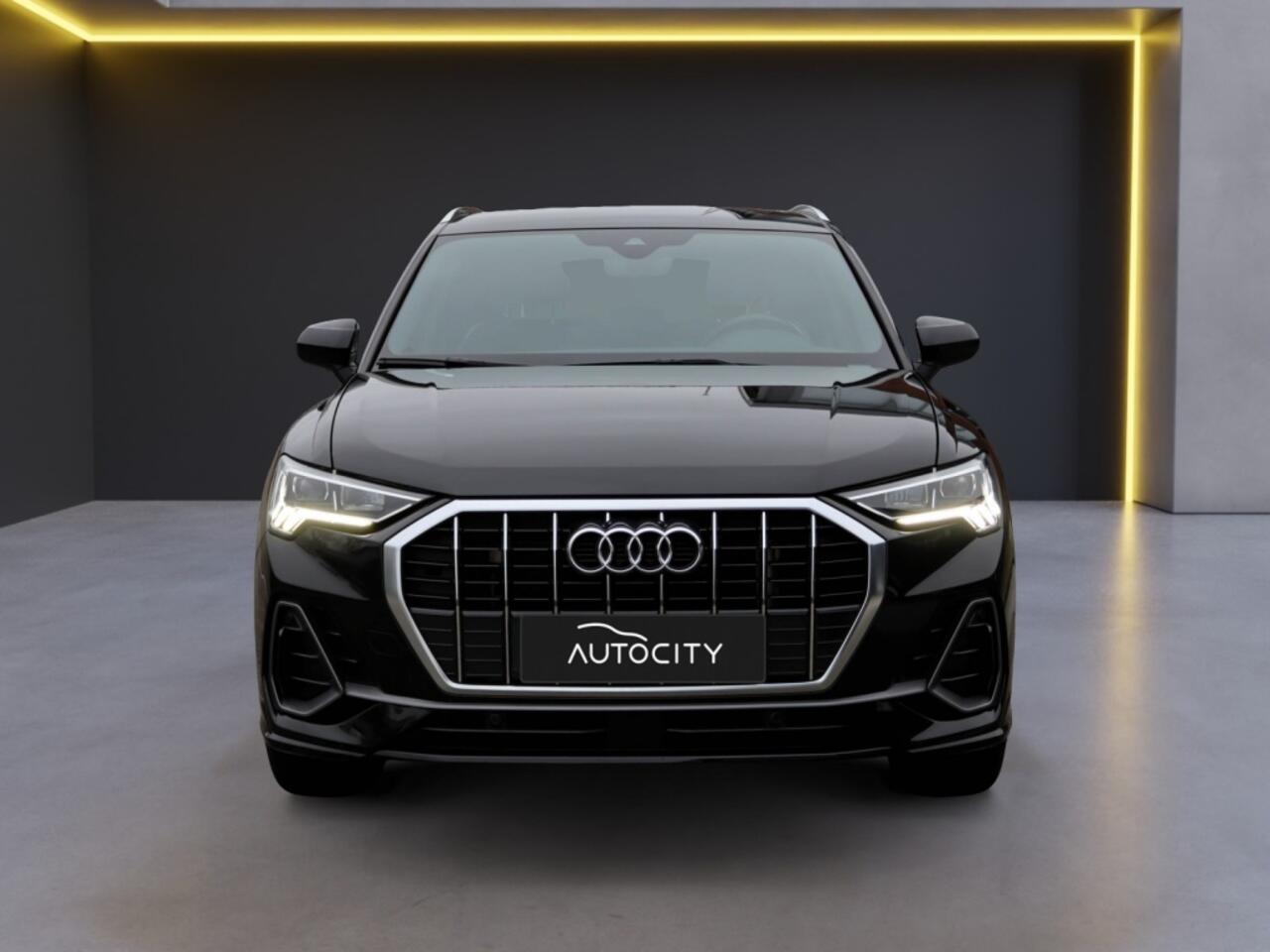 Audi Q3 45 TFSI e S line Virtual l Camera l Sportstoelen