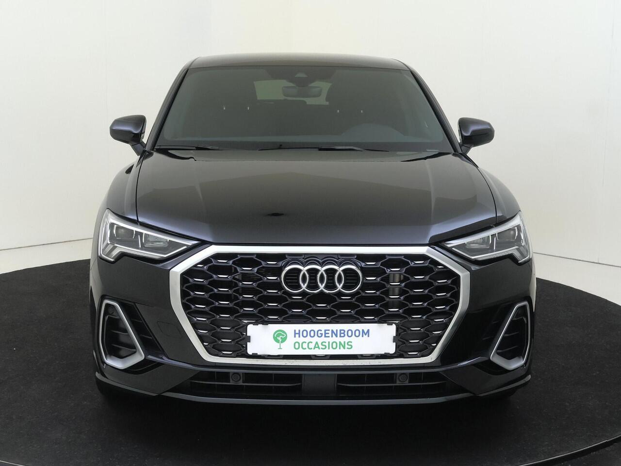 Audi Q3 Sportback 45 TFSI e S Edition | Dodehoek detectie | Sfeerverlichting | Navigatie Plus | Keyless | Adaptieve cruise control | CarPlay | Full LED verlichting |