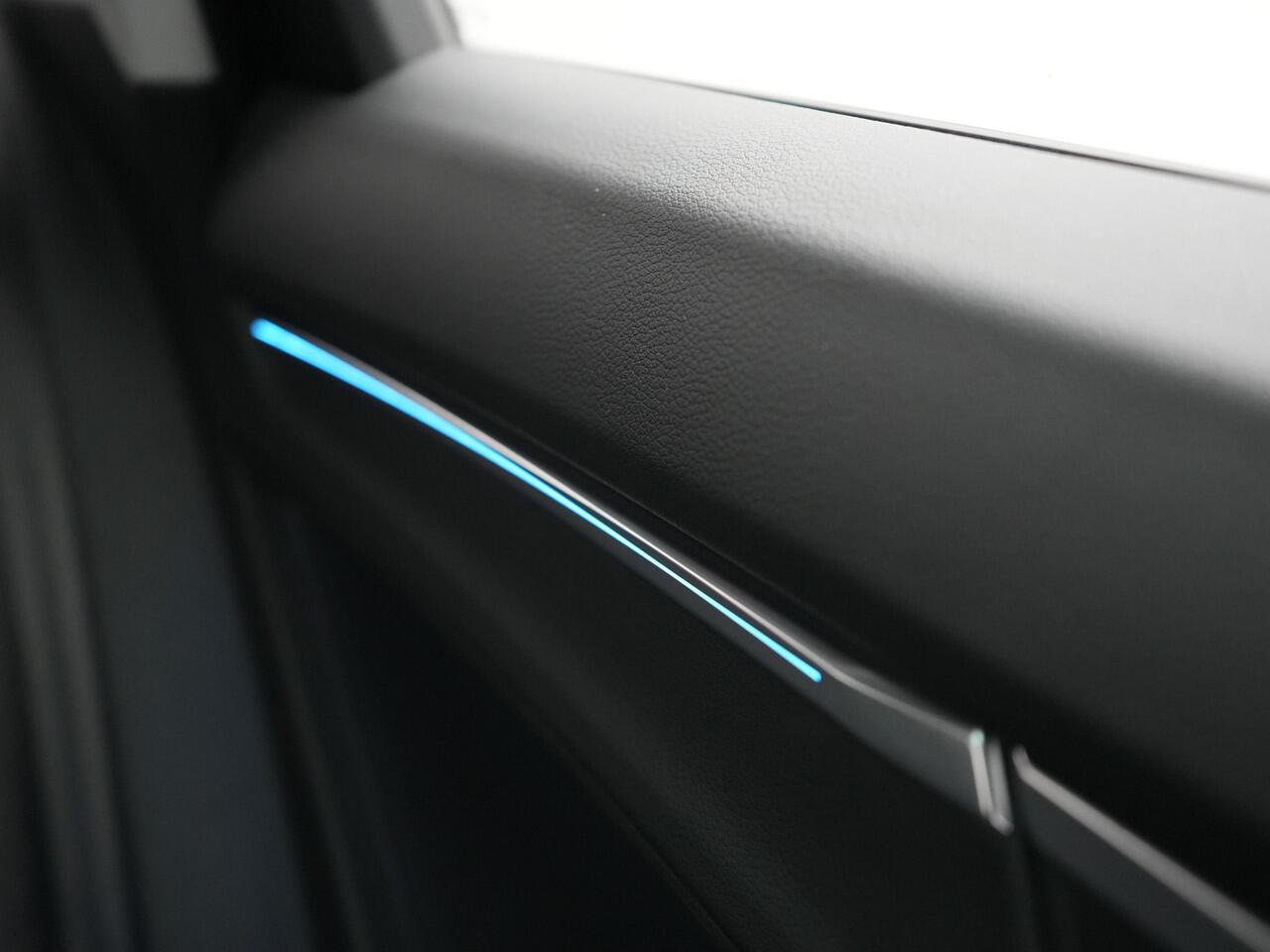 Audi Q3 45 TFSI e S Line Plug In Hybrid 245pk Dealer O.H PHEV | Trekhaak Af Fabriek | Panodak | Adaptive Cruise | Sportstoelen Verwarmd | Apple Carplay | Keyless | Navigatie | Virtual | DAB |