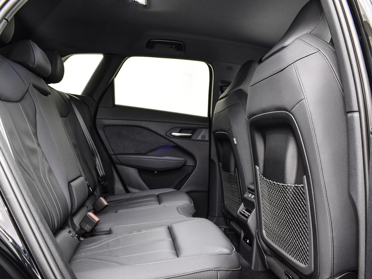 Audi Q3 1.5 200kW e-hybrid S edition 272 PK · Tech plus · 19" LM Velgen · Lederen bekleding