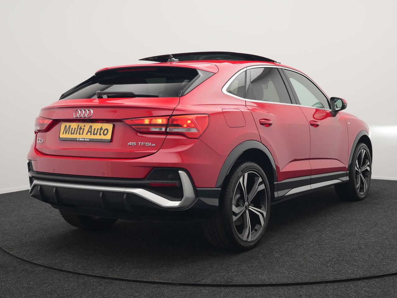 Audi Q3 Sportback 45 TFSI e S Line Plug In Hybrid 245pk Dealer O.H PHEV | Panodak | Adaptive Cruise | Lederen Sportstoelen Memory & Verwarmd | Sfeerverlichting | Camera | Virtual | Blis | Navigatie | DAB |