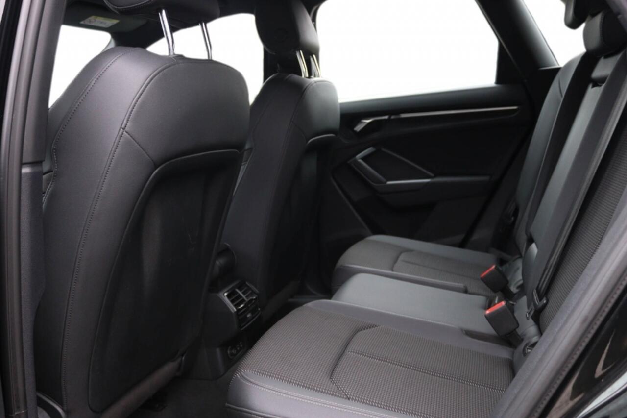 Audi Q3 45 TFSI e S line Virtual l Camera l Sportstoelen