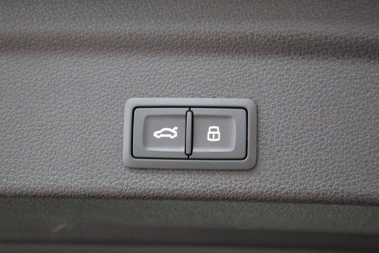 Audi Q3 Sportback 35 TFSI S Edition Competition Blackstyle Panoramadak | 20" Velgen | Camera | Keyless | Leder