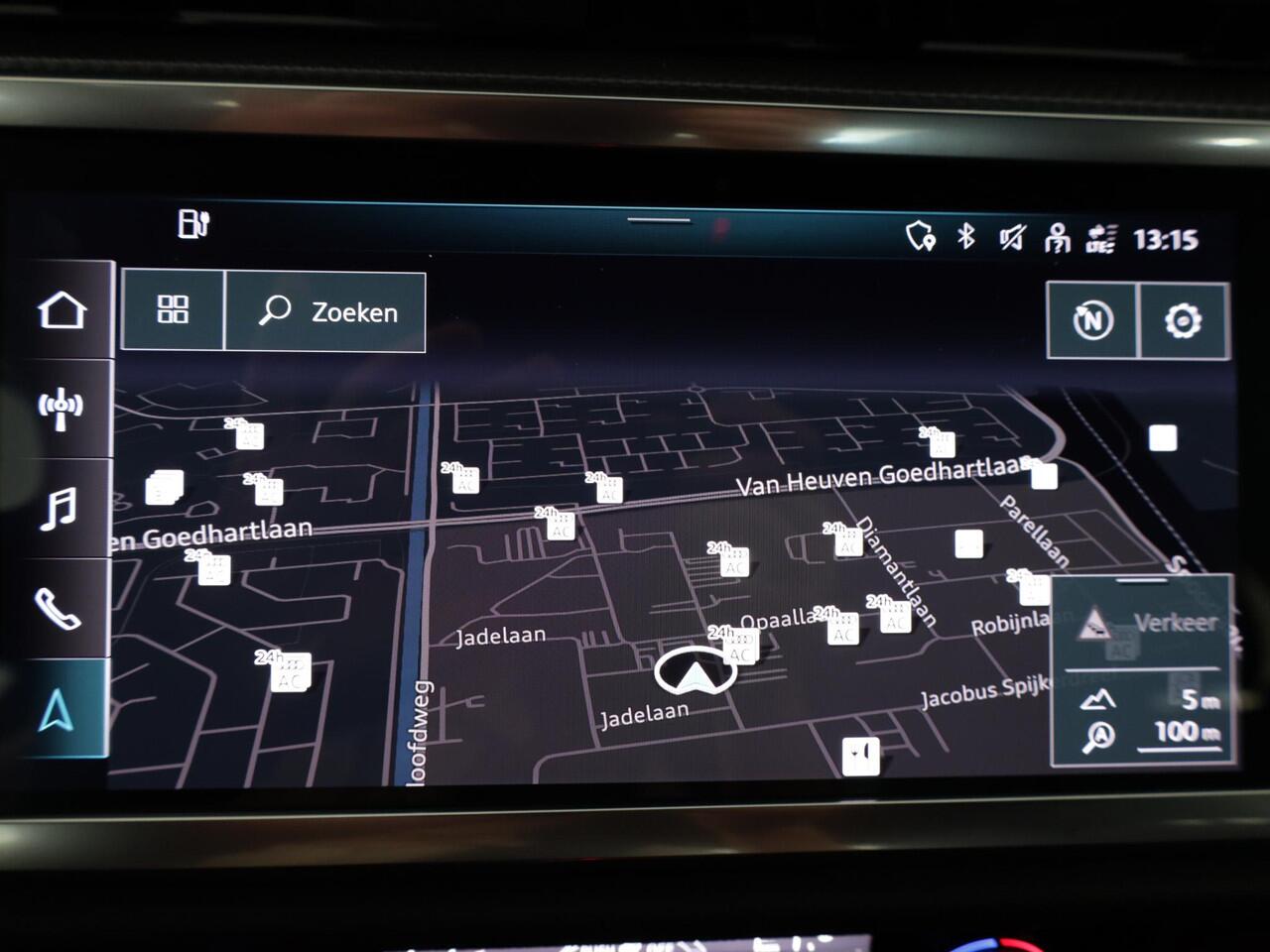 Audi Q3 45 TFSI e S edition 245 pk S-tronic | Navigatie | Parkeersensoren (Park assist) | Achteruitrijcamera | Adaptieve cruise control | Lederen bekleding | Elektr. voorstoelen | S-Line |