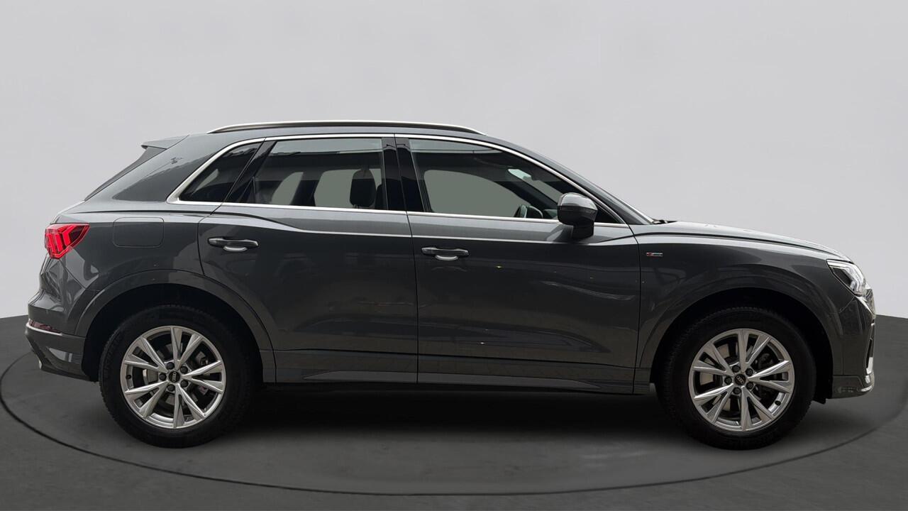 Audi Q3 45 TFSI e 245pk PHEV S-Line Edition / Trekhaak / Camera / PDC V+A