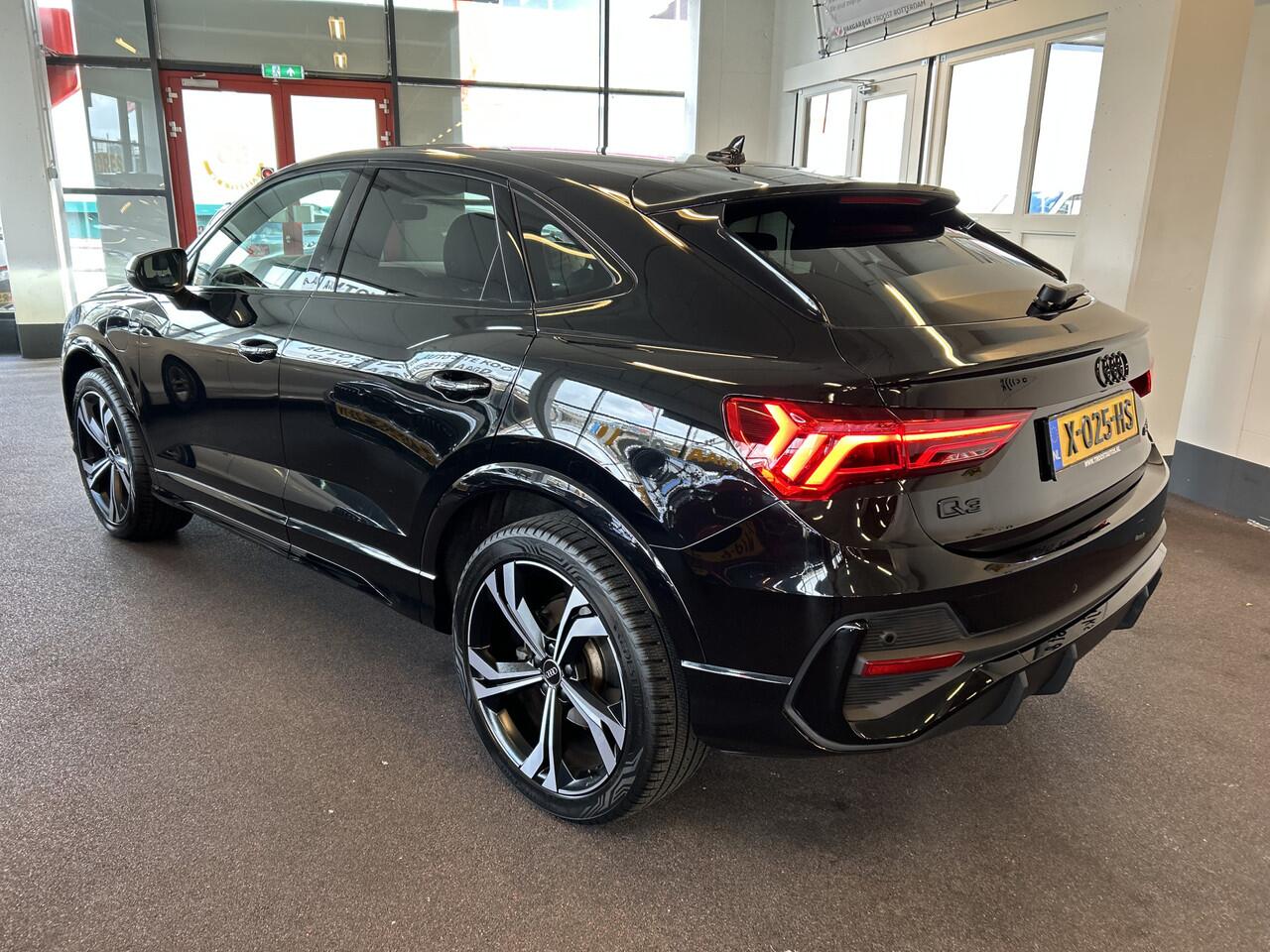 Audi Q3 Sportback 45 TFSI e S Edition S-line 2x/Black line/Matrix/Trekhaak/20" velgen/Rijstrook sensor/Elektrische achterklep/Apple car play/Digi dash/Lederen bekleding/Sfeerverlichting/Sportstoelen/Climate control/Snelheidsbegrenzer/Keyless/Spiegel en stoelverwa