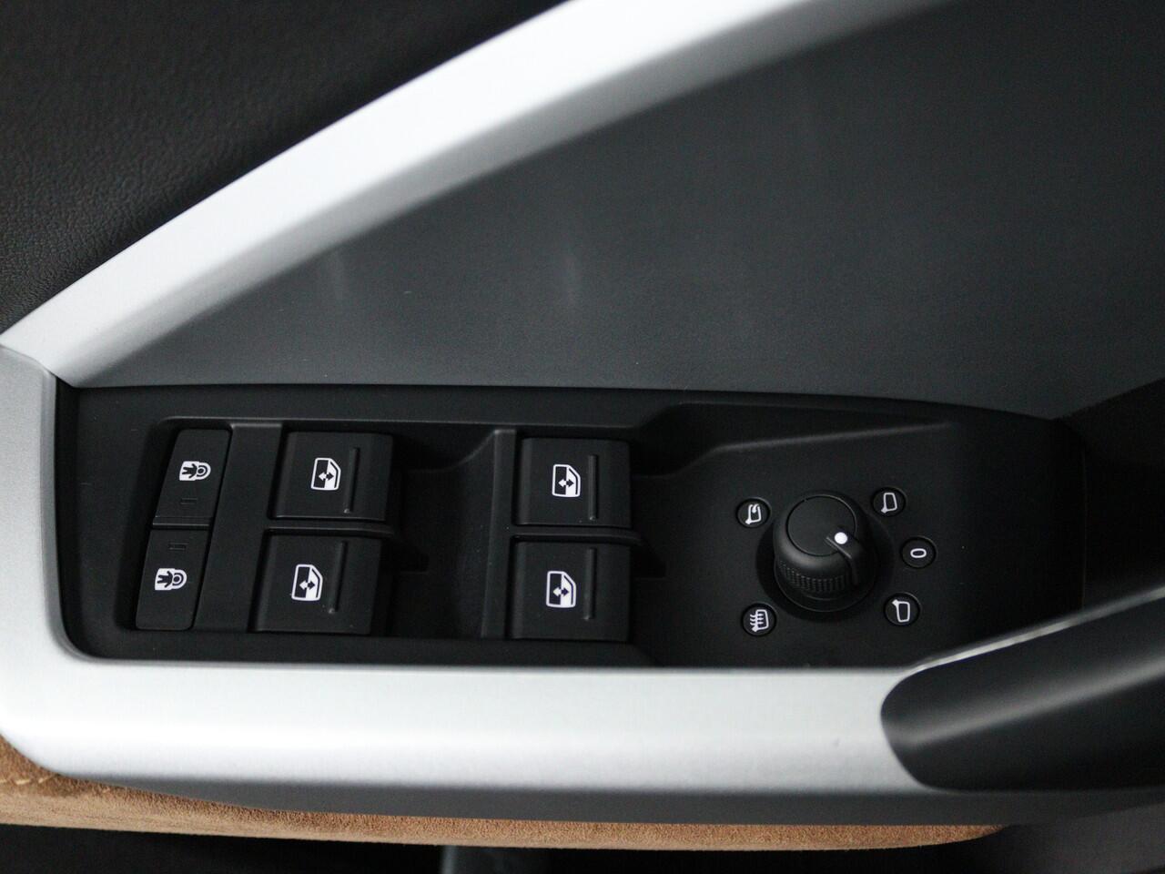 Audi Q3 45 TFSI e Advanced Edition | Virtual Cockpit | Navigatie Plus | LED | Stoelverwarming | Parkeerhulp voor en achter | Plug In Hybride |