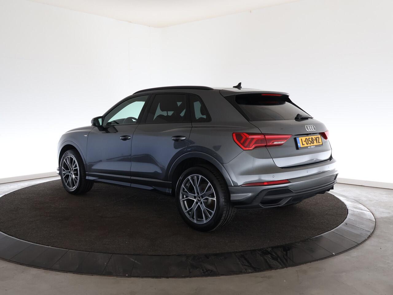Audi Q3 35 TFSI S edition | Navi | Camera | Stoelverwarming |*
