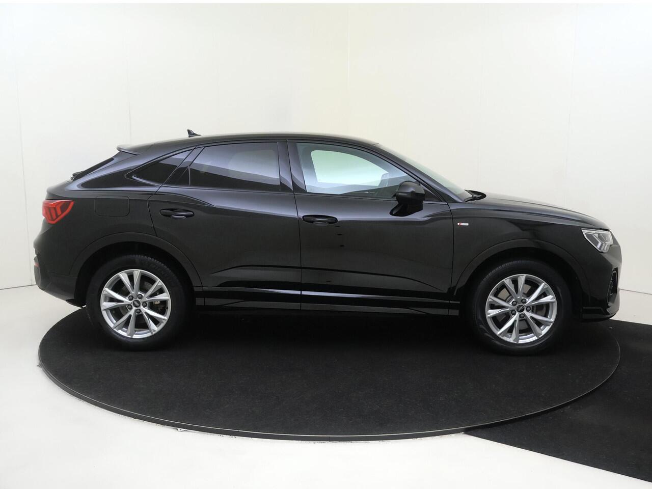 Audi Q3 Sportback 45 TFSI e S Edition | SoH 94% | Trekhaak | Achteruitrijcamera | Lederen bekleding | Dodehoek detectie | Keyless | CarPlay | Navigatie | Cruise control |