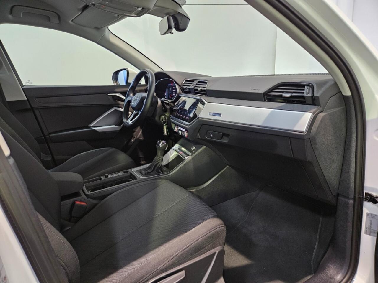 Audi Q3 35 TFSI Pro Line / Trekhaak / LED / NL Auto