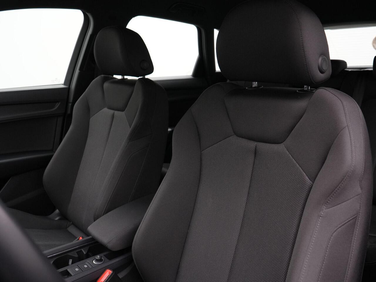 Audi Q3 45 TFSI e 245 pk S-tronic edition | Achteruitrijcamera | Stoelverwarming | Carplay | 18 inch