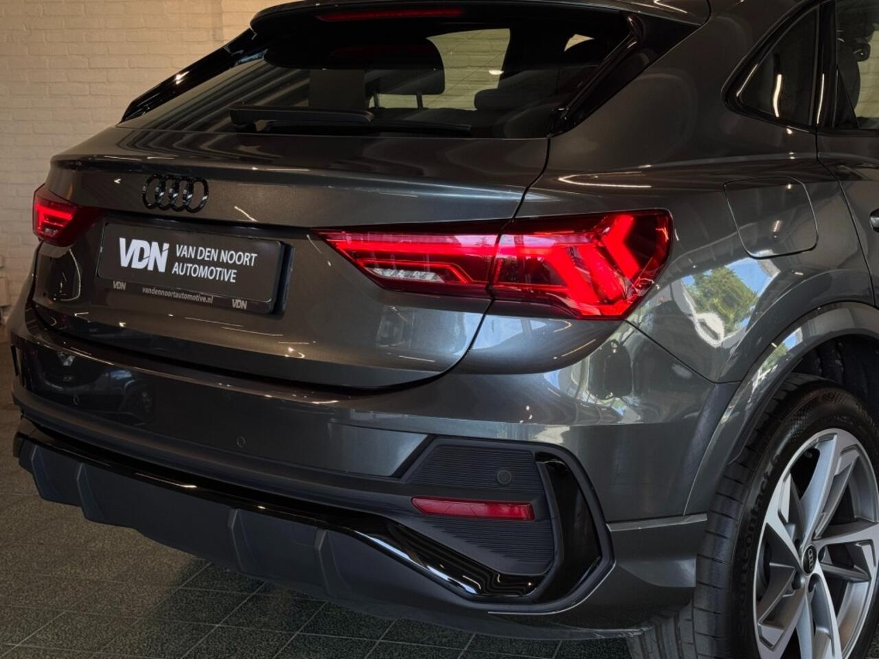 Audi Q3 45 TFSIe S-Line Black Edition Stoelv Sonos Sfeerv 19''