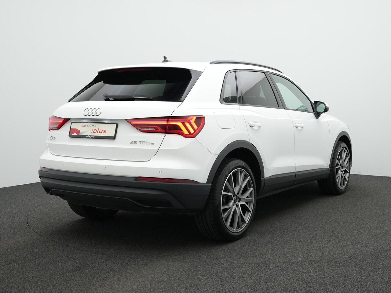 Audi Q3 45 TFSI e 245 pk S-Line | Stoelverwarming | Sportstoelen | Parkeersensoren voor/achter | 20 inch