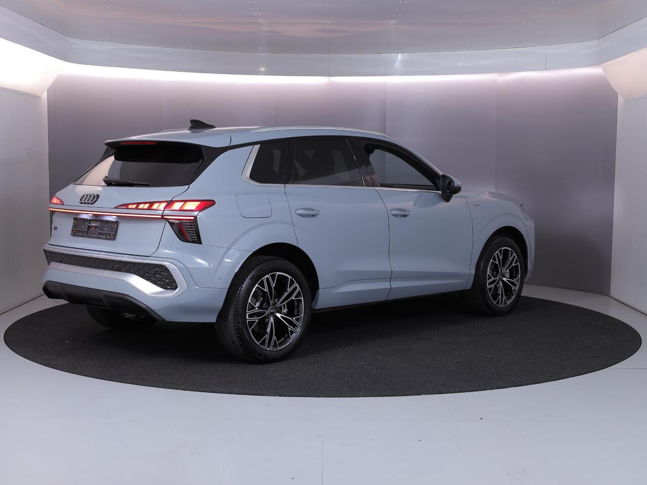 Audi Q3 1.5 e-hybrid S edition 272PK | 4jr garantie | S-line in & Exterieur | Blindspot | MMI plus | Achteruitrijcamera |