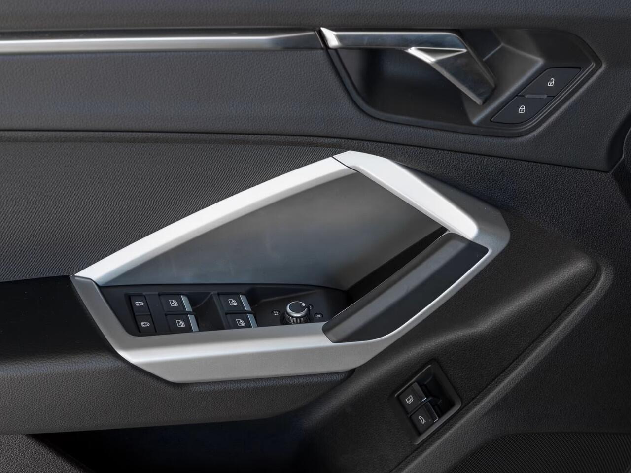 Audi Q3 Sportback 45 TFSI e S Line Black Pack ACC LED Navi Camera Sportstoelen Stoelverwarming 19 Inch