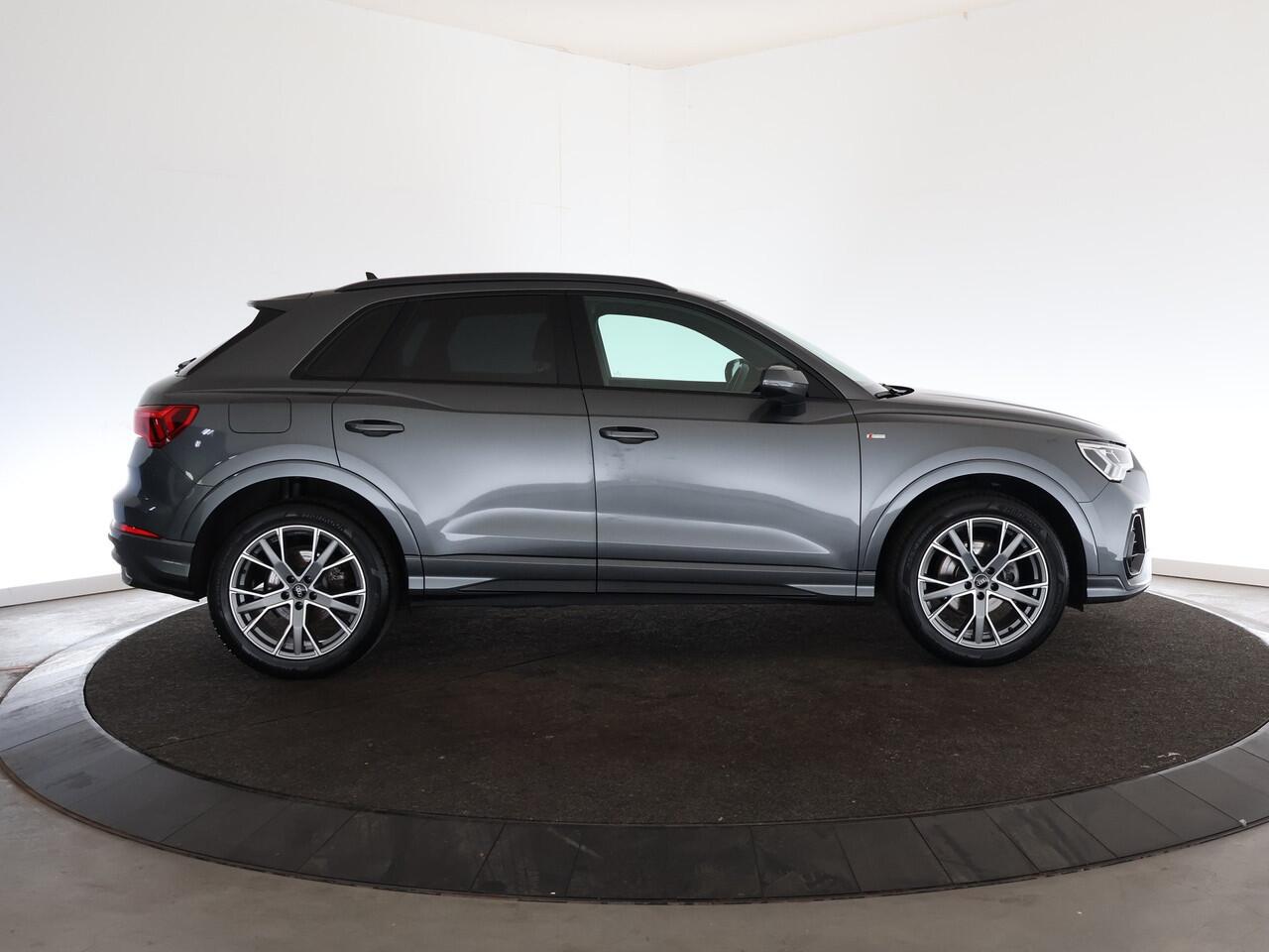 Audi Q3 35 TFSI S edition | Navi | Camera | Stoelverwarming |*