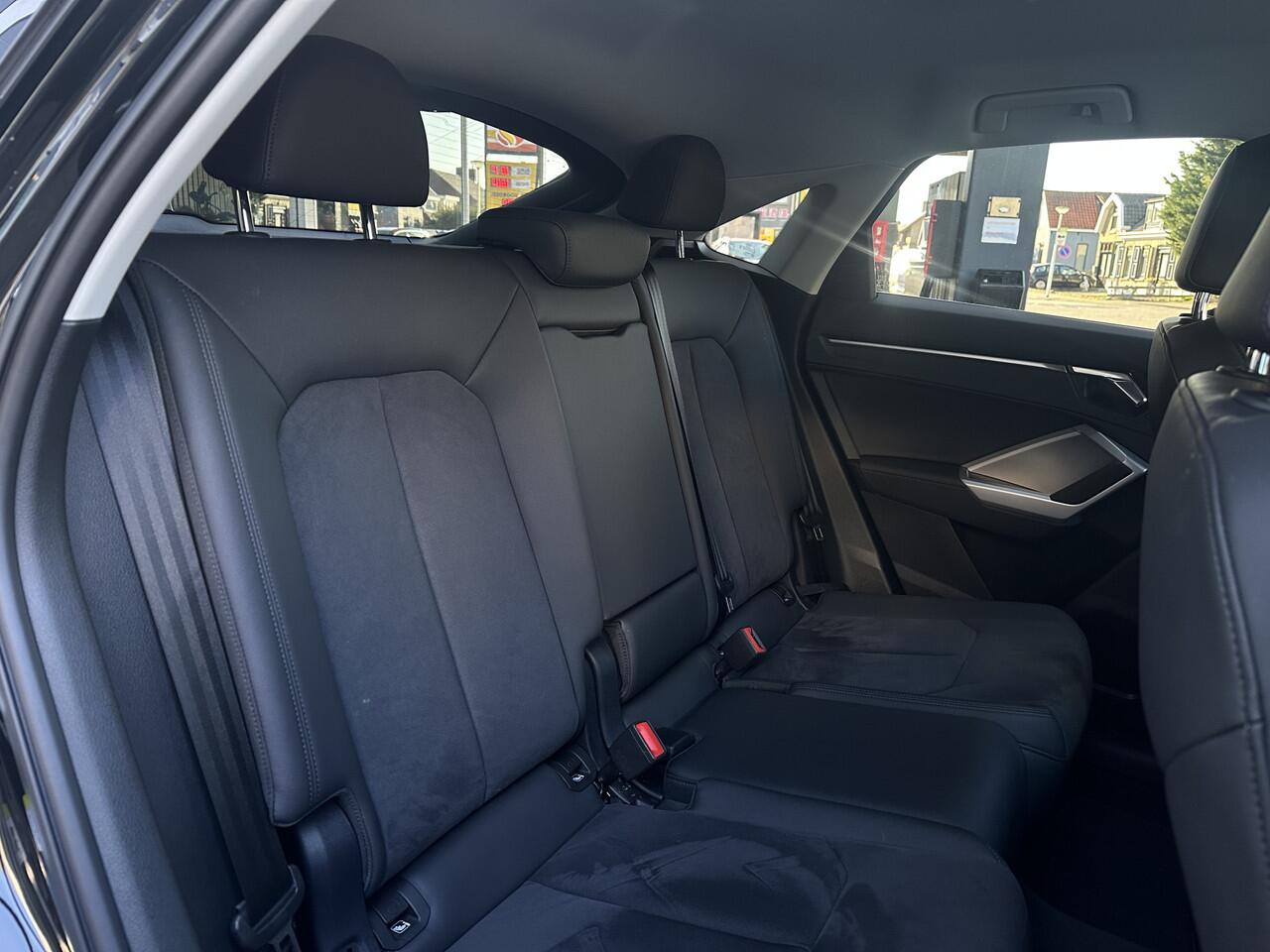 Audi Q3 Sportback 35 TFSI S-Line Edition Stoelverwarming/Camera/Navi/Apple Carplay/Android.