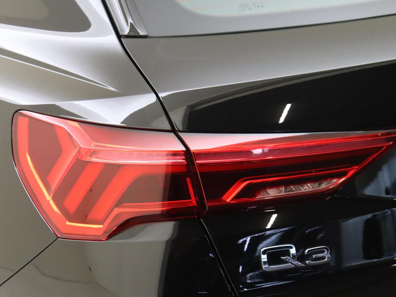 Audi Q3 45 TFSI e Advanced edition | SoH 91% | Panoramadak | Keyless | Stoelverwarming | Achteruitrijcamera | Adaptieve cruise control | Navigatie Plus | Dodehoek detectie |