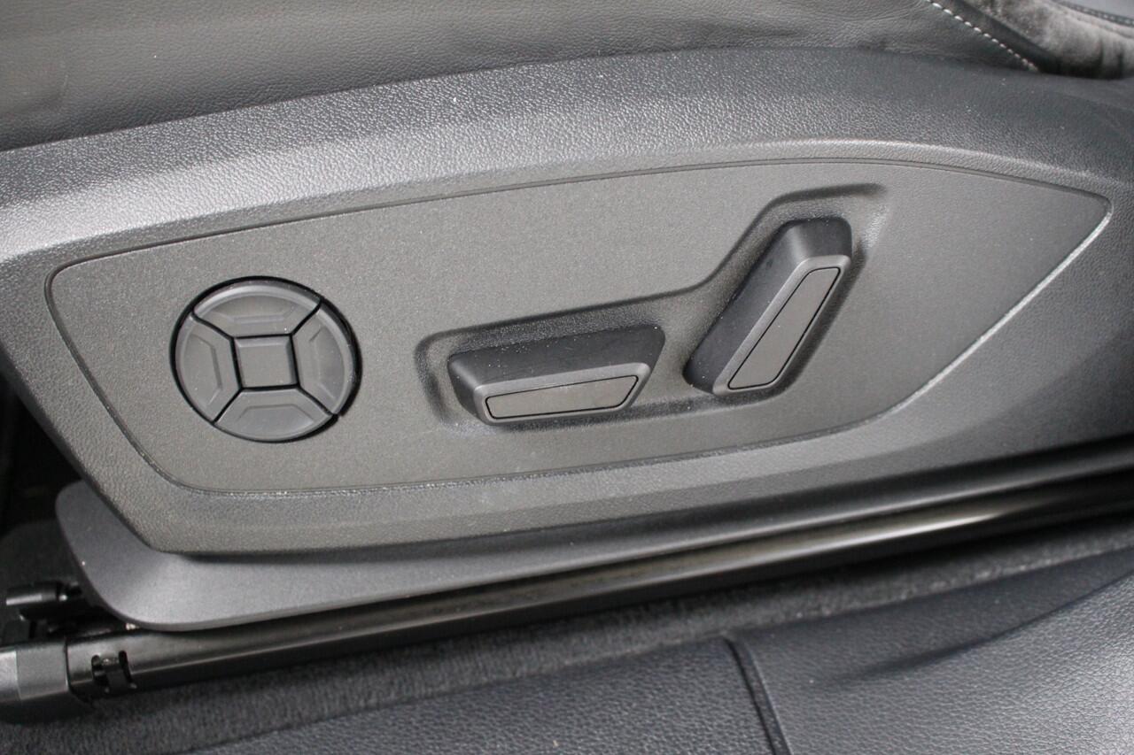 Audi Q3 45 TFSIe S-Line Blackstyle 245PK MMI Plus | Led koplampen | Led achterlichten | E. stoelverstelling