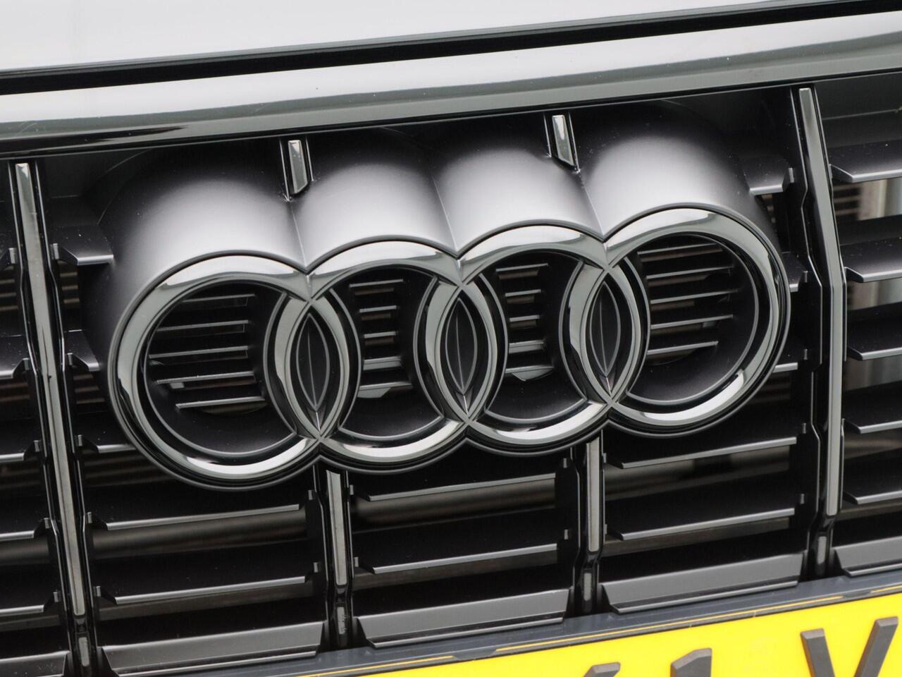 Audi Q3 45 TFSi e 245 Pk Automaat S-Line | Virtual Cockpit | Adaptive Cruise | Camera | Alcantara Leder | Elektrische Achterklep | Privacy Glass | 19 Inch | 45.521 Km