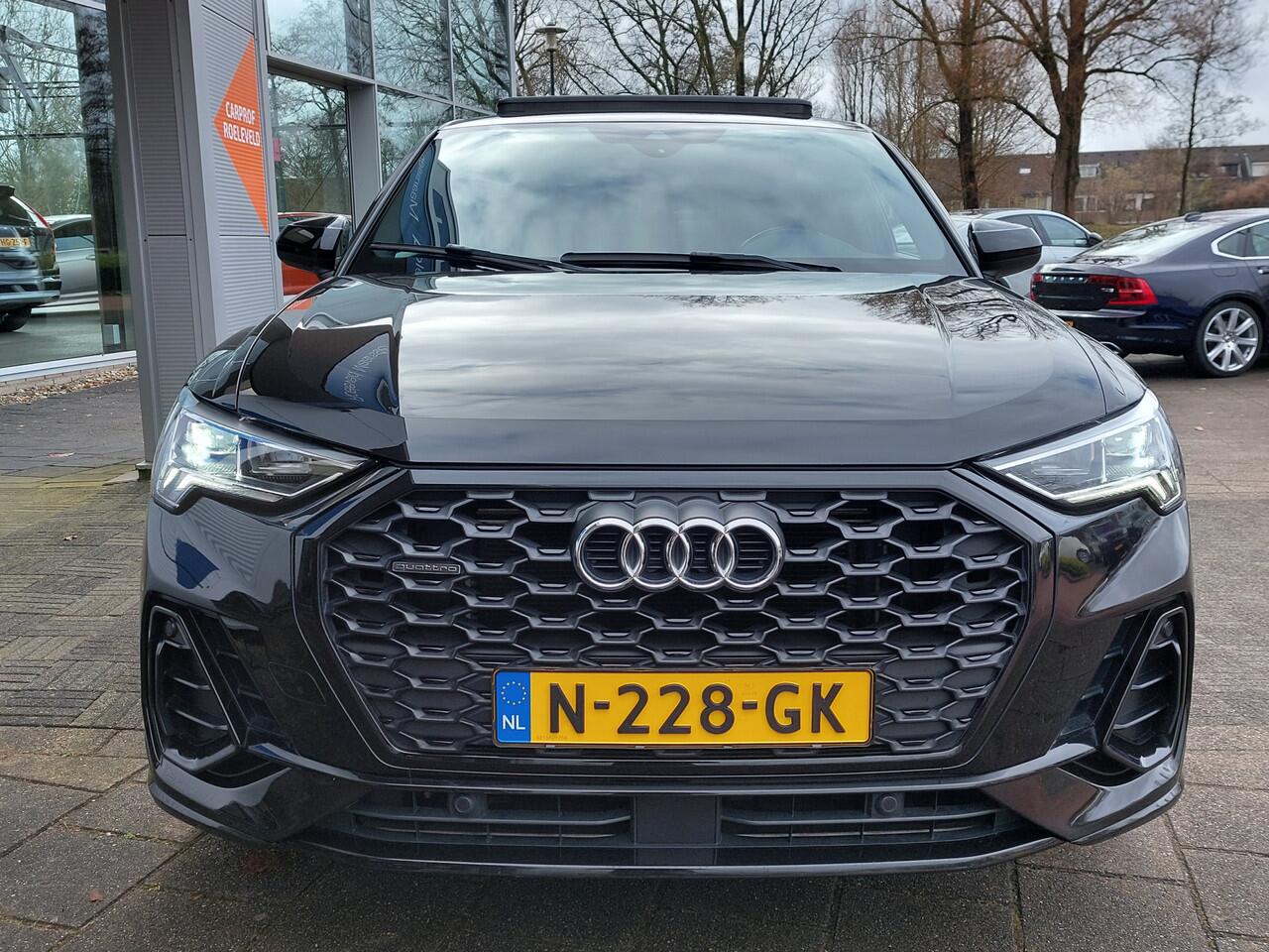 Audi Q3 Sportback 40 TFSI 190pk Quattro S-Edition | Navi | Apple Carplay+Android Auto | Clima | Adap.Cruise | Led Koplampen | Panorama Schuifdak | Leder+Verwarmd | Dodehoek+Rijstrooksensor | Pdc V+A+Camera