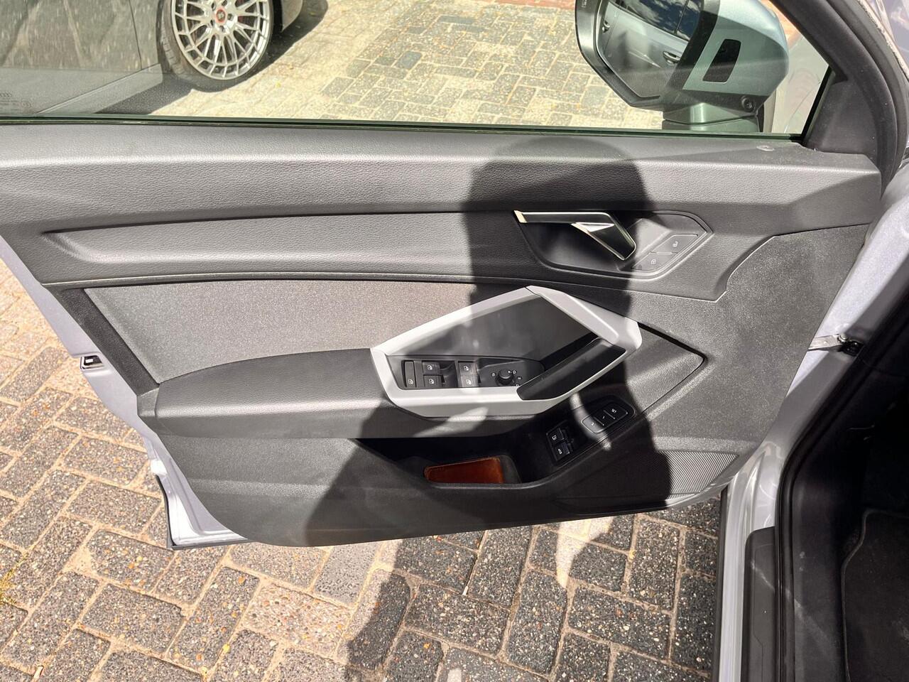 Audi Q3 45 TFSI e Business edition