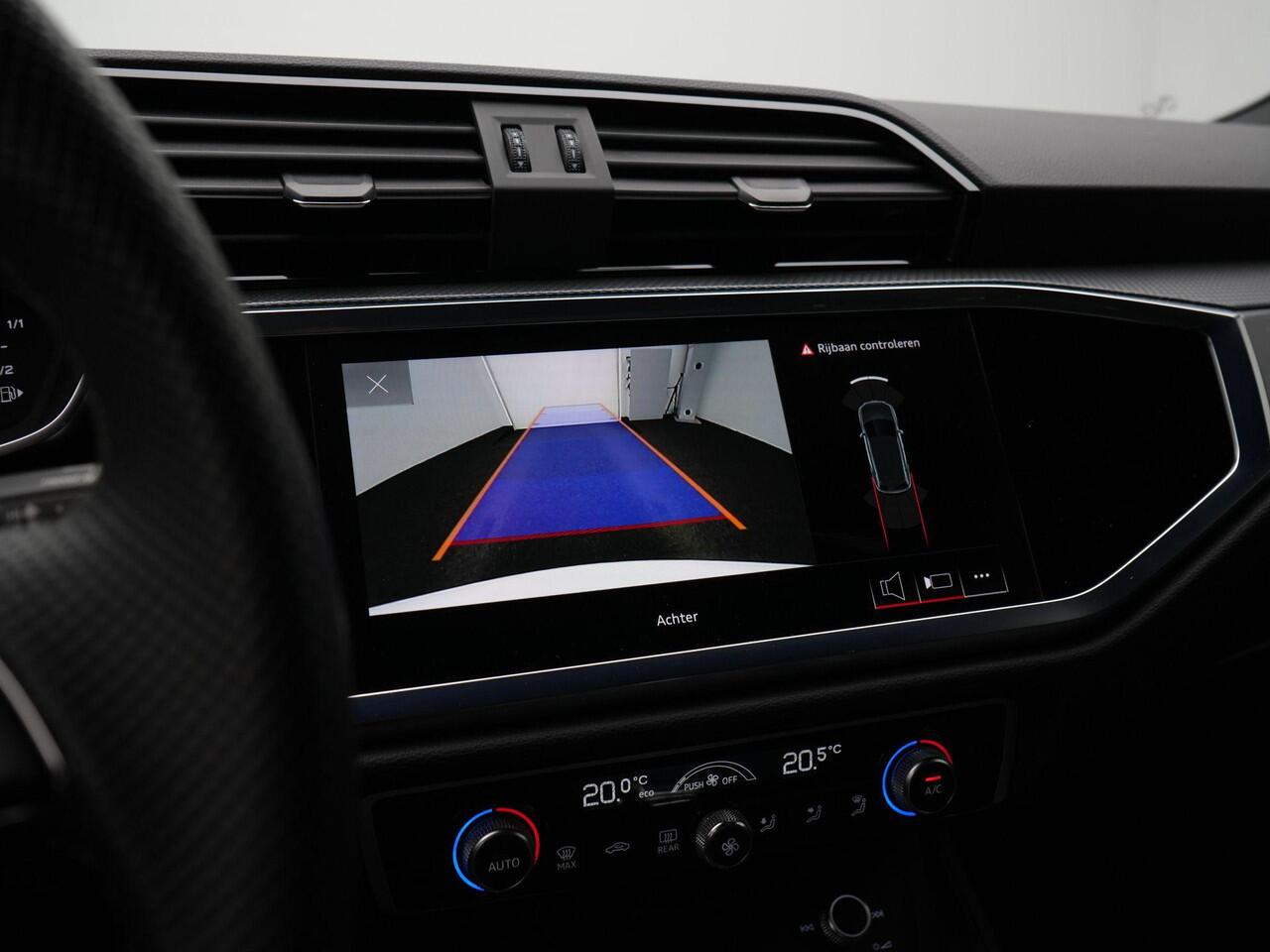 Audi Q3 45 TFSI e 245 pk S-tronic S-Line | Achteruitrijcamera | Navigatie | Adaptive Cruise