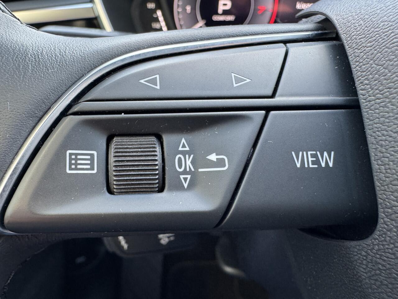 Audi Q3 Sportback 45 TFSIe 245 pk S-line Black Pano