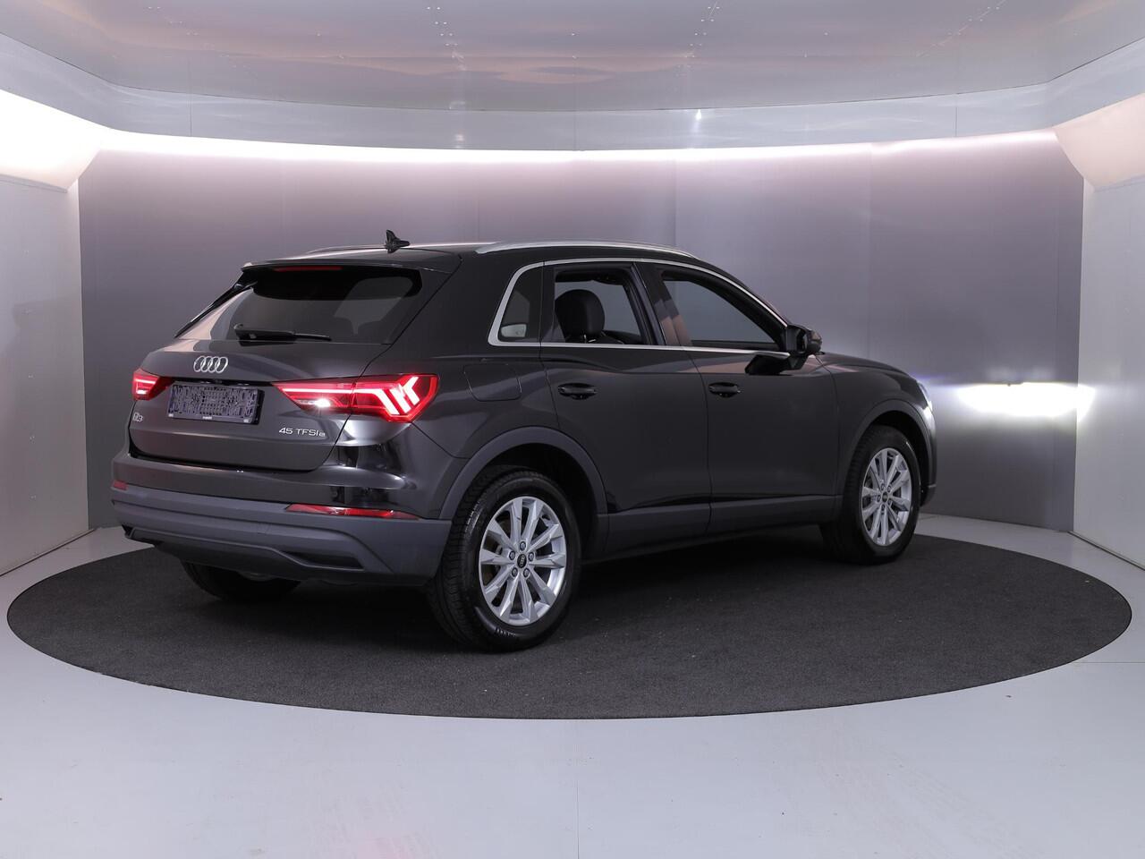 Audi Q3 45 TFSI e Business Edition 245 pk S-tronic | Navigatie | Parkeersensoren | Achteruitrijcamera | Adaptieve cruise control | Stoelverwarming | S-Line interieur |