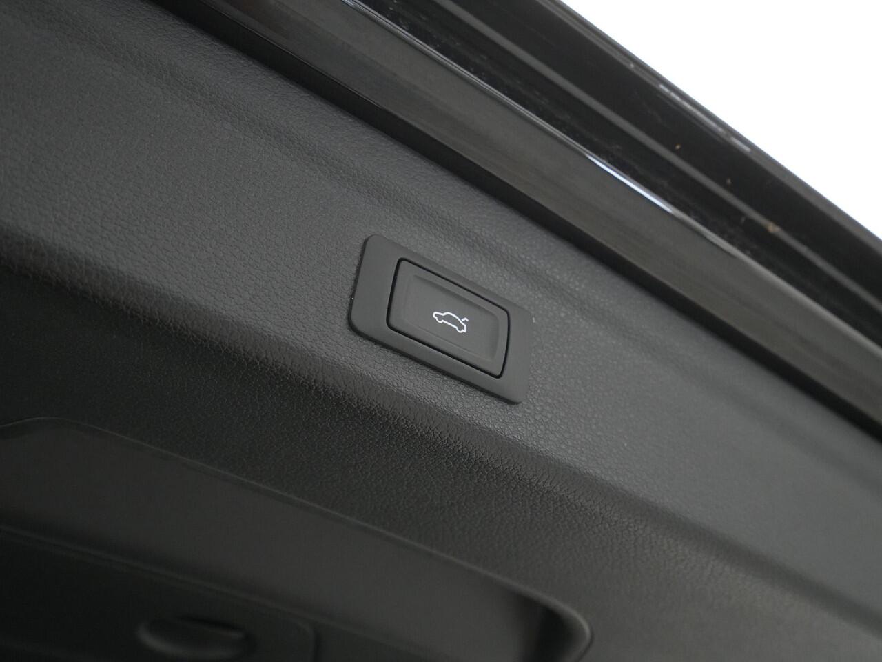 Audi Q3 35 TFSI 150pk advanced edition Navigatie Side Assist Stoelverwarming Sportstoelen 108