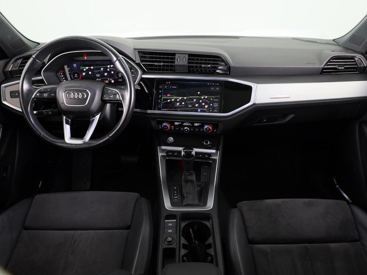 Audi Q3 Sportback 35 TFSI Pro Line S 150pk | Panoramadak | Adaptieve cruise controle | Verwarmbare voorstoelen | Parkeercamera