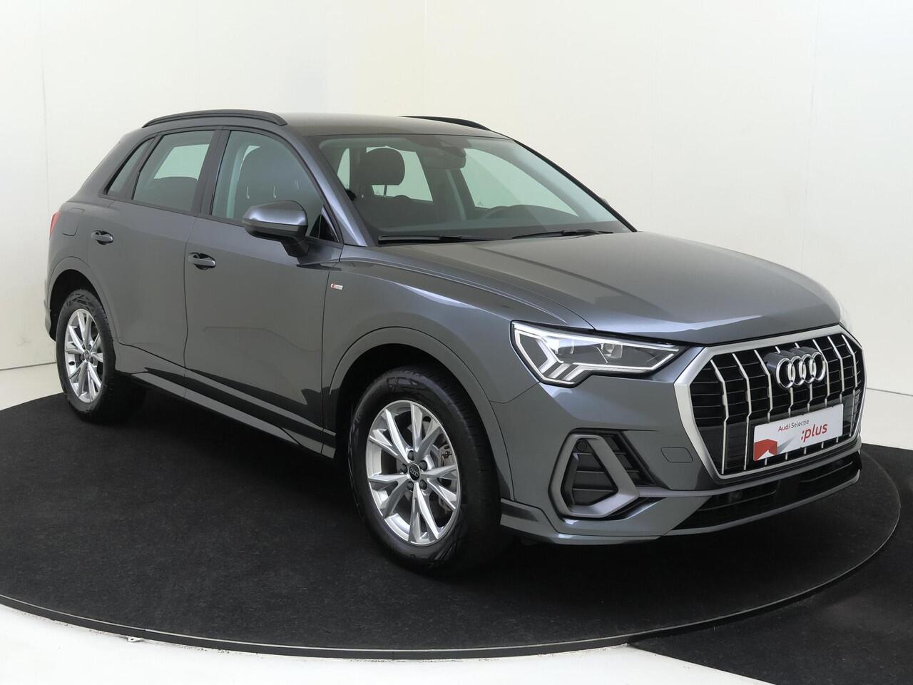 Audi Q3 45 TFSI e S edition | Parkeersensoren | Dodehoek detectie | Adaptieve cruise control | Stoelverwarming | CarPlay | Audi virtual cockpit plus |