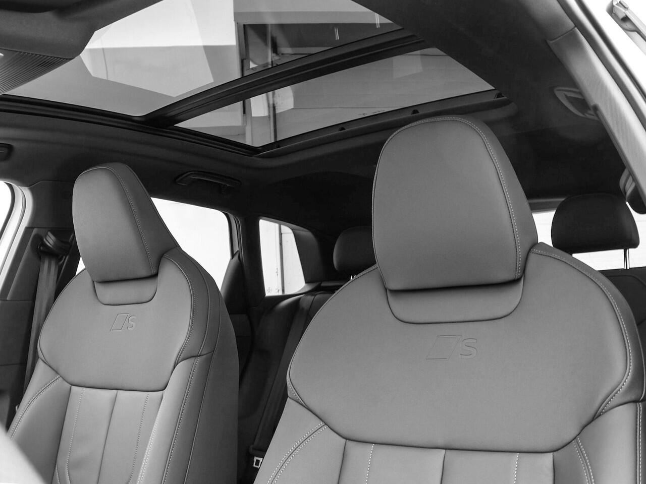 Audi Q3 1.5 e-hybrid S edition 272 PK · Panorama-glasdak · Techniekpakket plus · Optiekpakket zwart-glanzend