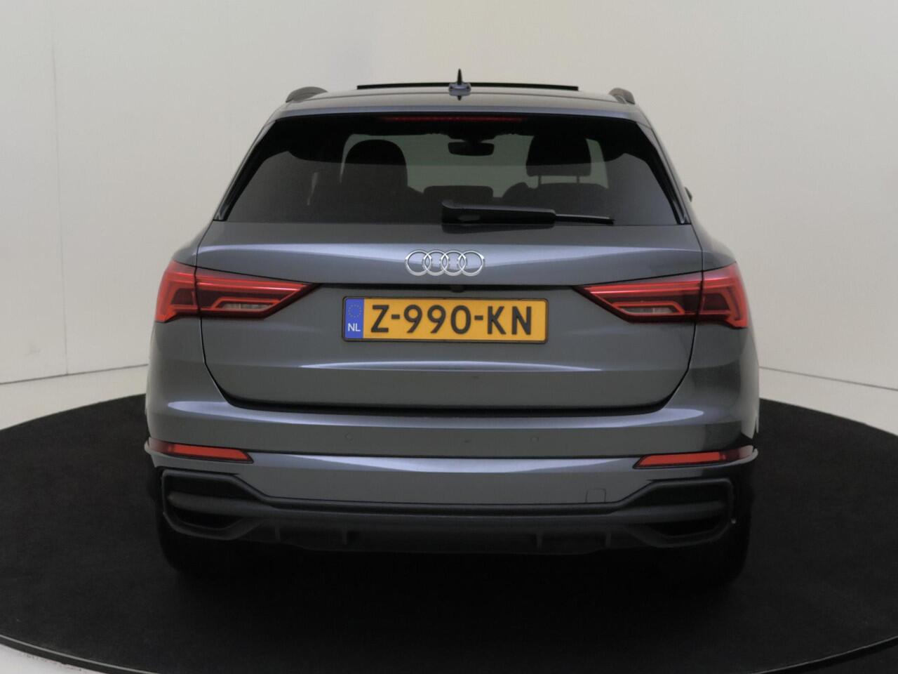 Audi Q3 35 TFSI S edition Competition | Panoramadak | Parkeerasisstent | Keyless | Navigatie Plus | Stoelverwarming | Achteruitrijcamera | CarPlay |