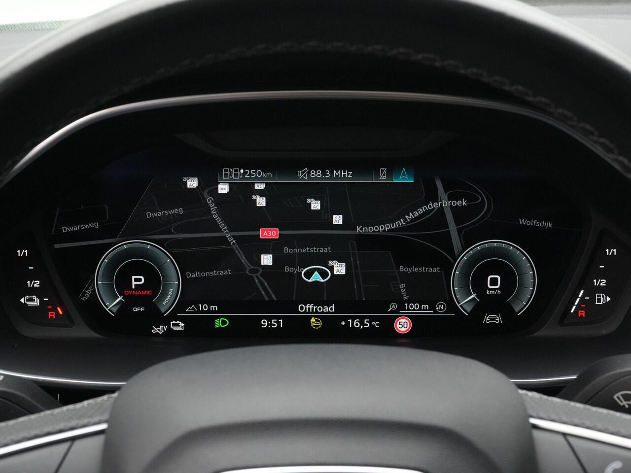 Audi Q3 45 TFSI e 245 pk S-Line | Stoelverwarming | Sportstoelen | Parkeersensoren voor/achter | 20 inch