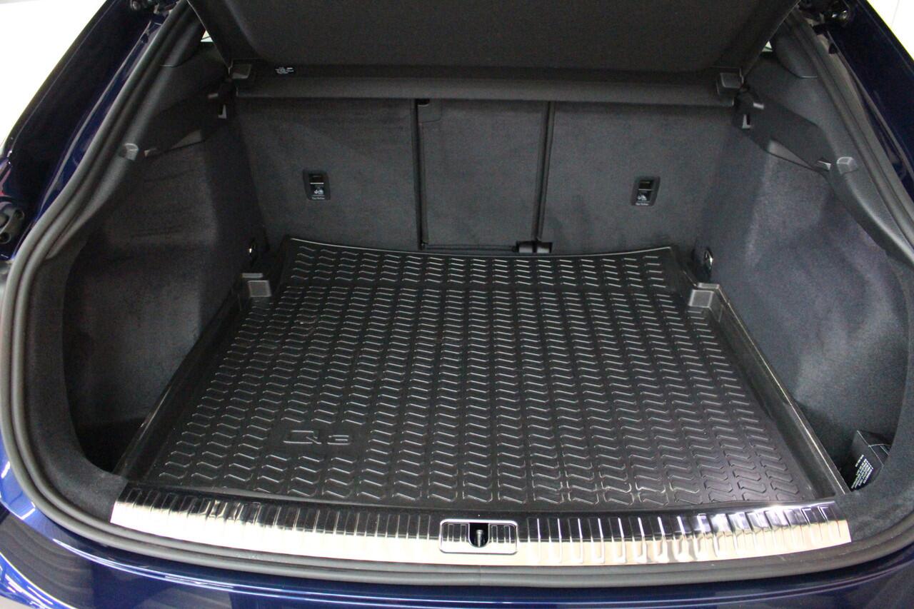 Audi Q3 Sportback 35 TFSI S Edition Competition Blackstyle Panoramadak | 20" Velgen | Camera | Keyless | Leder