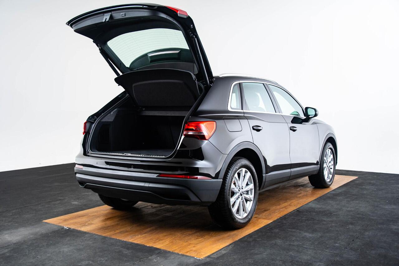 Audi Q3 45 TFSI e S edition Stoelenverwarming voor - Sportstoelen - Achterbank plus - Audi virtual cockpit plus - Parkeerhulp plus - Cruise control - Audi drive select - Automatisch bedienbare achterklep - Binnenspiegel automatisch dimmend -