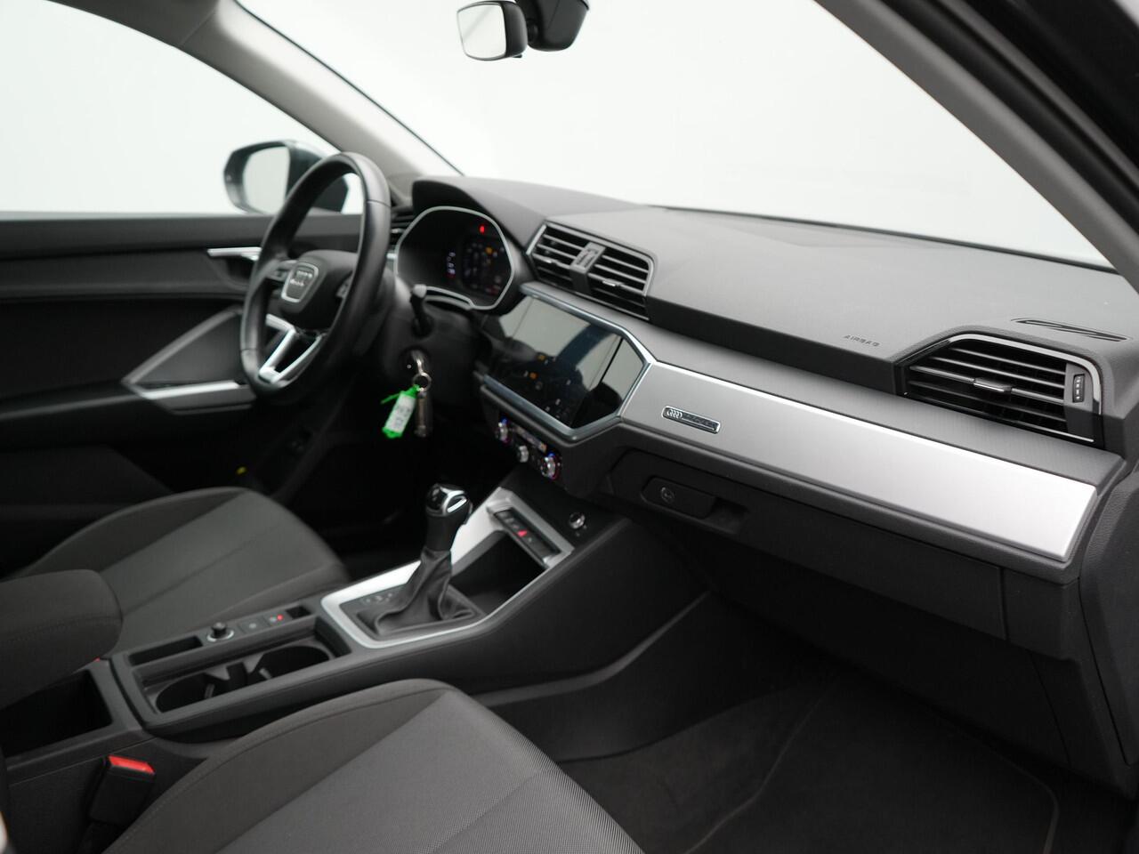 Audi Q3 45 TFSI e S Line Plug In Hybrid 245pk PHEV | Apple Carplay | Navigatie | Blis | Cruise Control | Virtual Cockpit | DAB | L.M"18 |