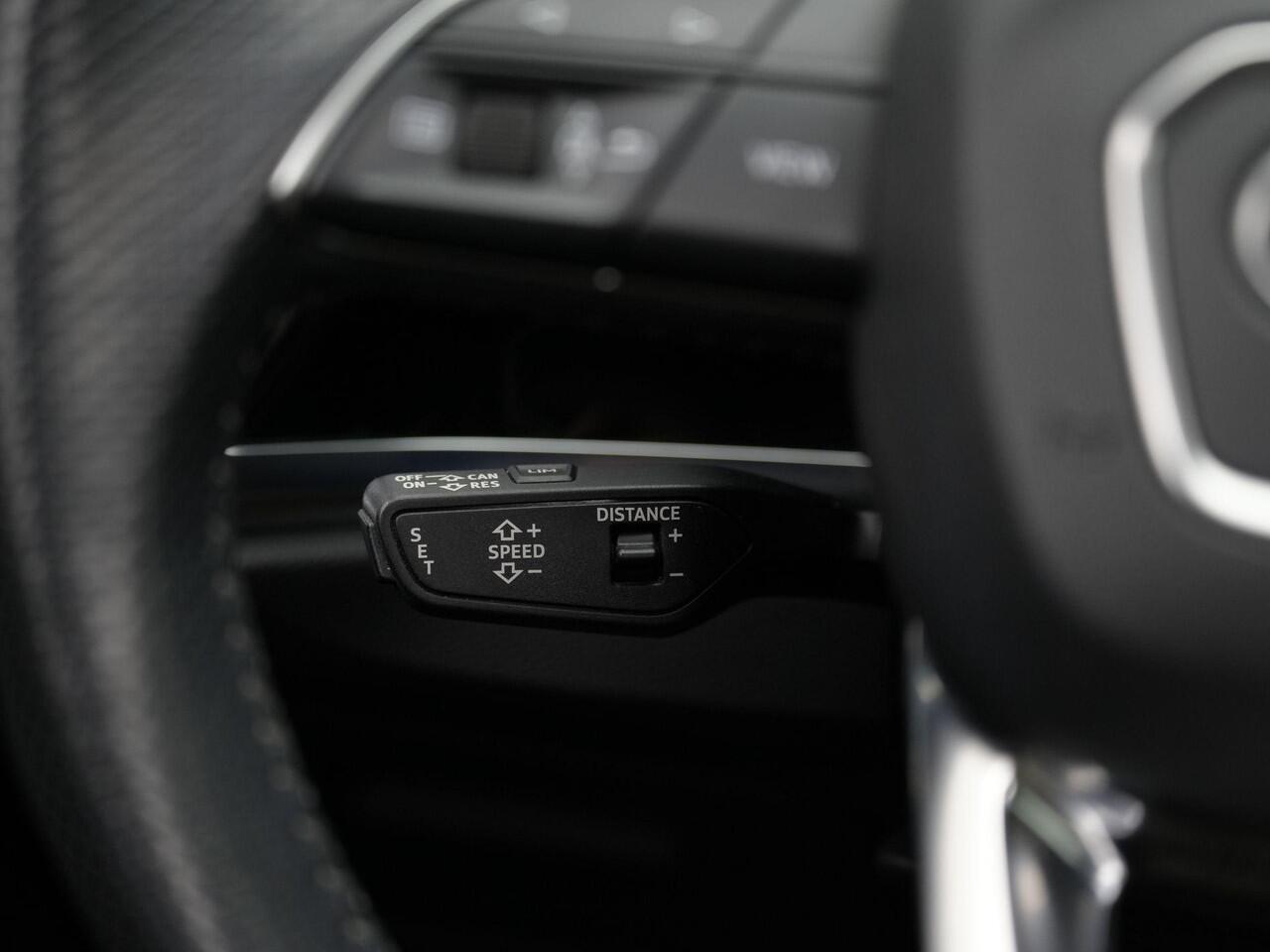 Audi Q3 Sportback 35 TFSI 150 pk S-tronic S-Line | Panoramadak | Trekhaak | Stoelverwarming | Adaptive Cruise | Navigatie