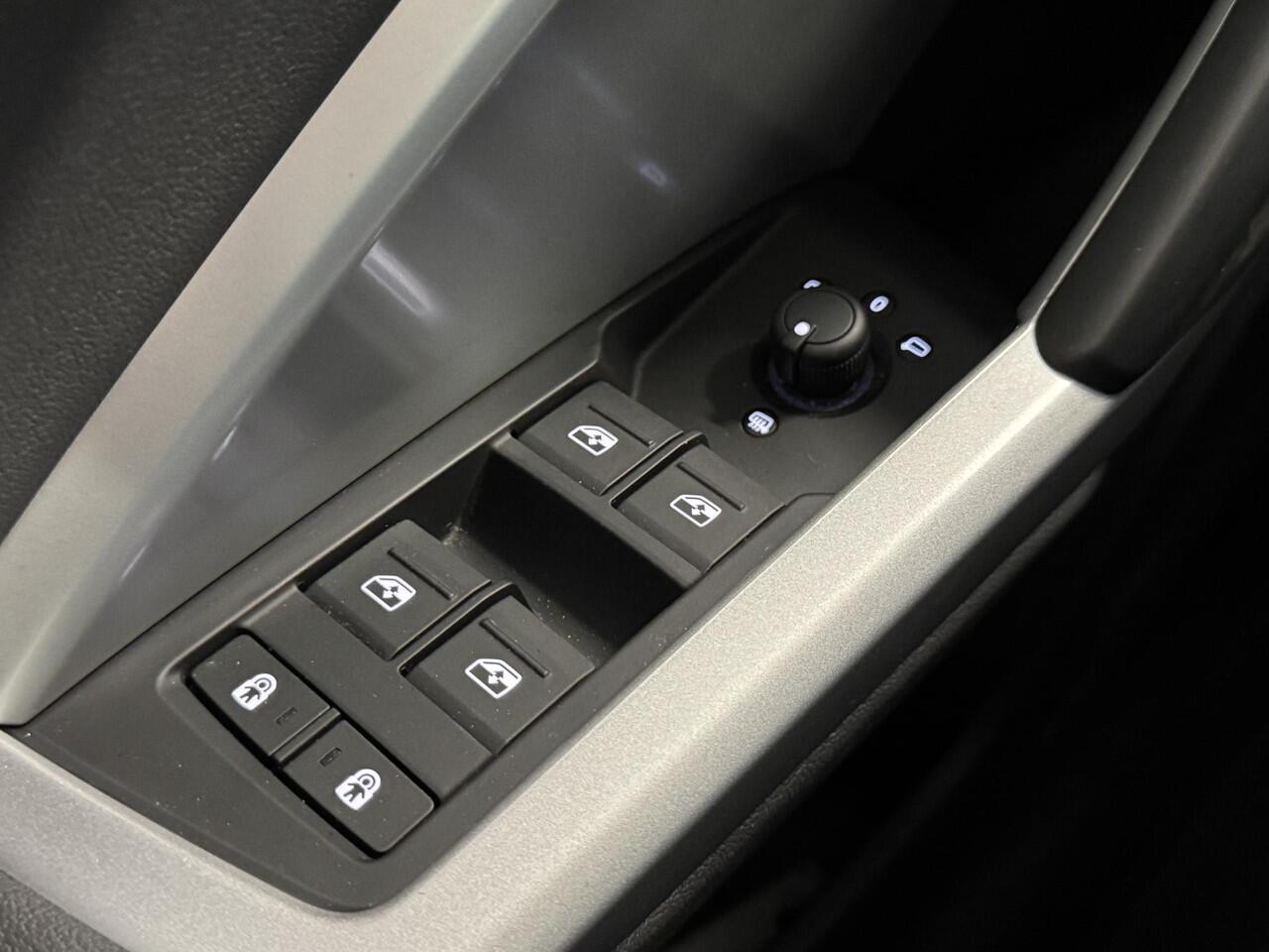 Audi Q3 Sportback 35 TFSI S Edition | ¤ 1.000 INRUILPREMIE | Climate Control | Panorama-schuifdak | Audi sound system | Navigatie| Audi virtual cockpit | Lederen Bekleding | S Line exterieur ( Vestiging - Vianen Tel: 0347-371248 )