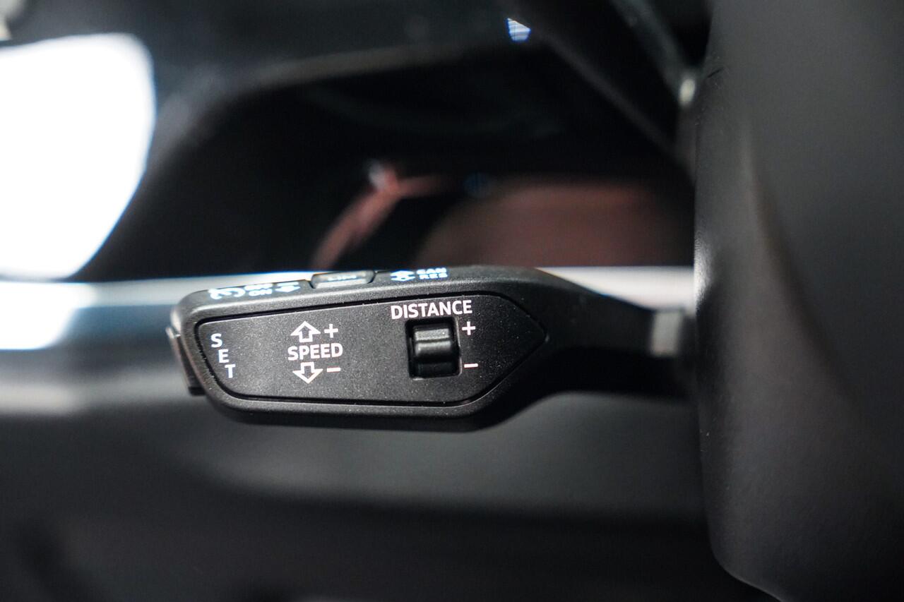 Audi Q3 45 TFSI e S-Line Black ed|20 inch|Camera|Acc|Apple