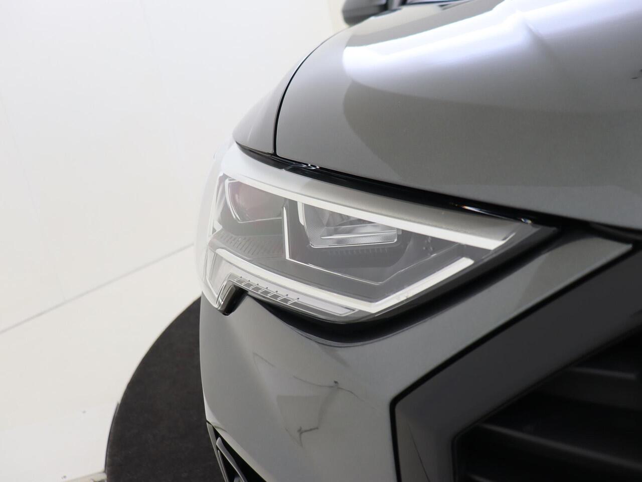 Audi Q3 35 TFSI S edition Competition | Panoramadak | Parkeerasisstent | Keyless | Navigatie Plus | Stoelverwarming | Achteruitrijcamera | CarPlay |