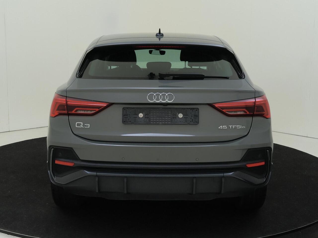 Audi Q3 Sportback 45 TFSI e Advanced Edition | Trekhaak | Stoelverwarming | Achteruitrijcamera | CarPlay | Adaptieve cruise control | Elektrische achterklep | Virtual cockpit |