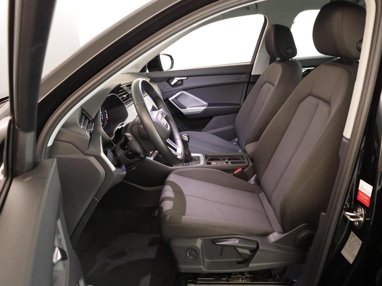 Audi Q3 45 TFSI e edition 245 pk S-tronic | SOH 95% | 20'' inch lichtmetaal | Parkeersensoren achter | Adaptieve cruise control | LED koplampen | Stoelverwarming |