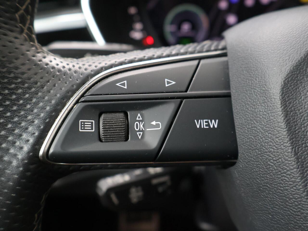 Audi Q3 Sportback 45 TFSI e S Edition | 245 PK | SoH 89% | Trekhaak wegklapbaar | Navigatiesysteem | Achteruitrijcamera | Voorstoelen verwarmd |