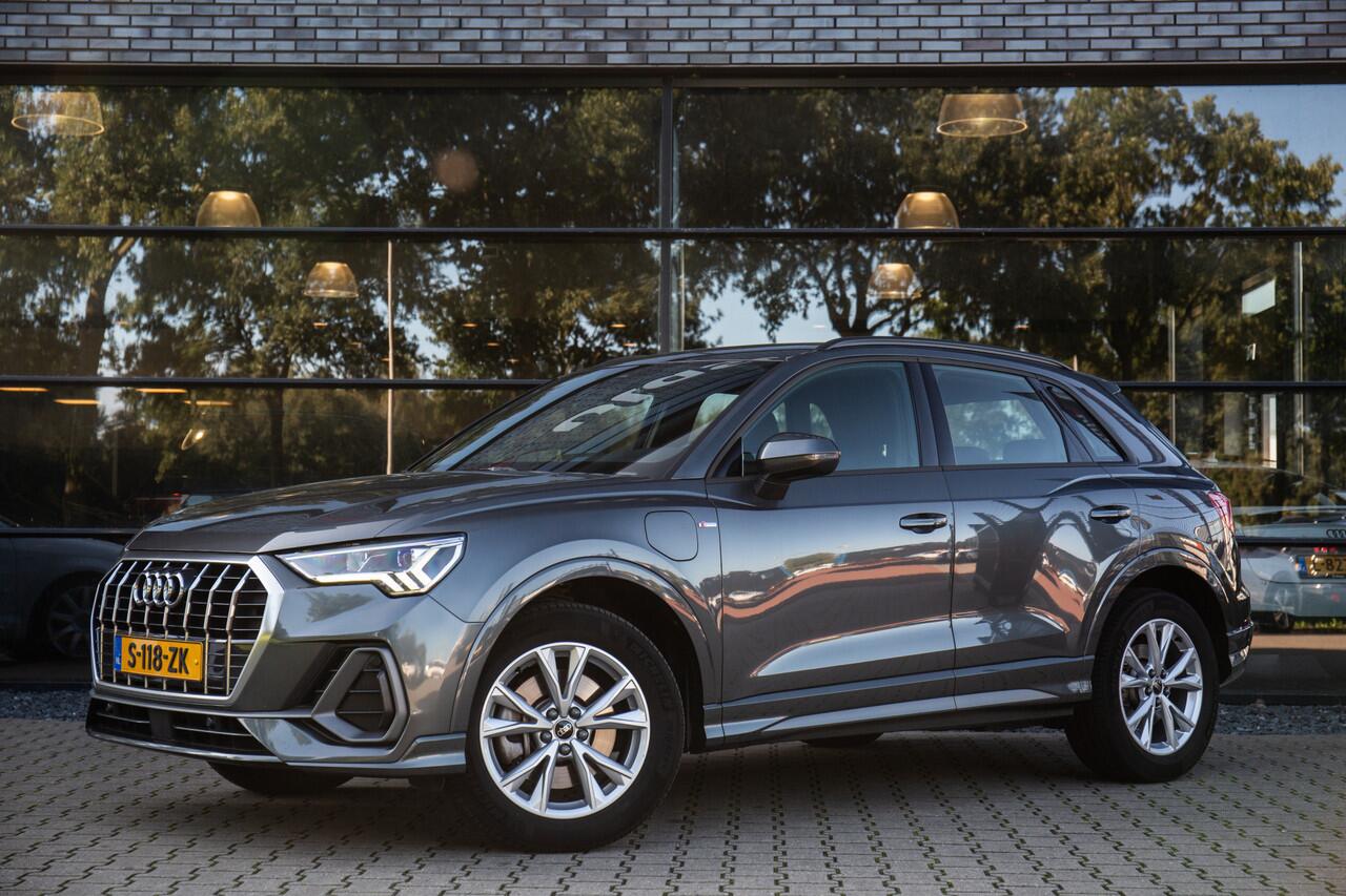 Audi Q3 45 TFSI e S edition ,Trekhaak, S-Line, Achteruitrijcamera, Stoelverwarming,
